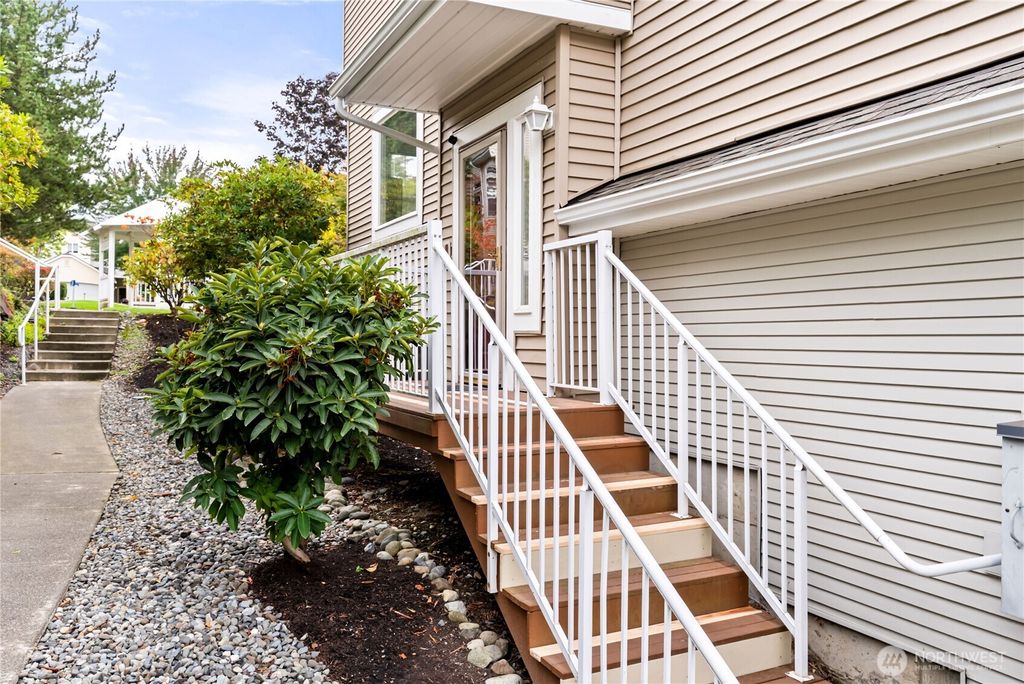 Photo of 513 S 46th Place, Renton, WA 98055 (MLS # 2435323)