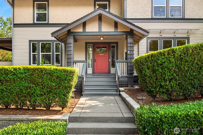 2215 E Aloha Street