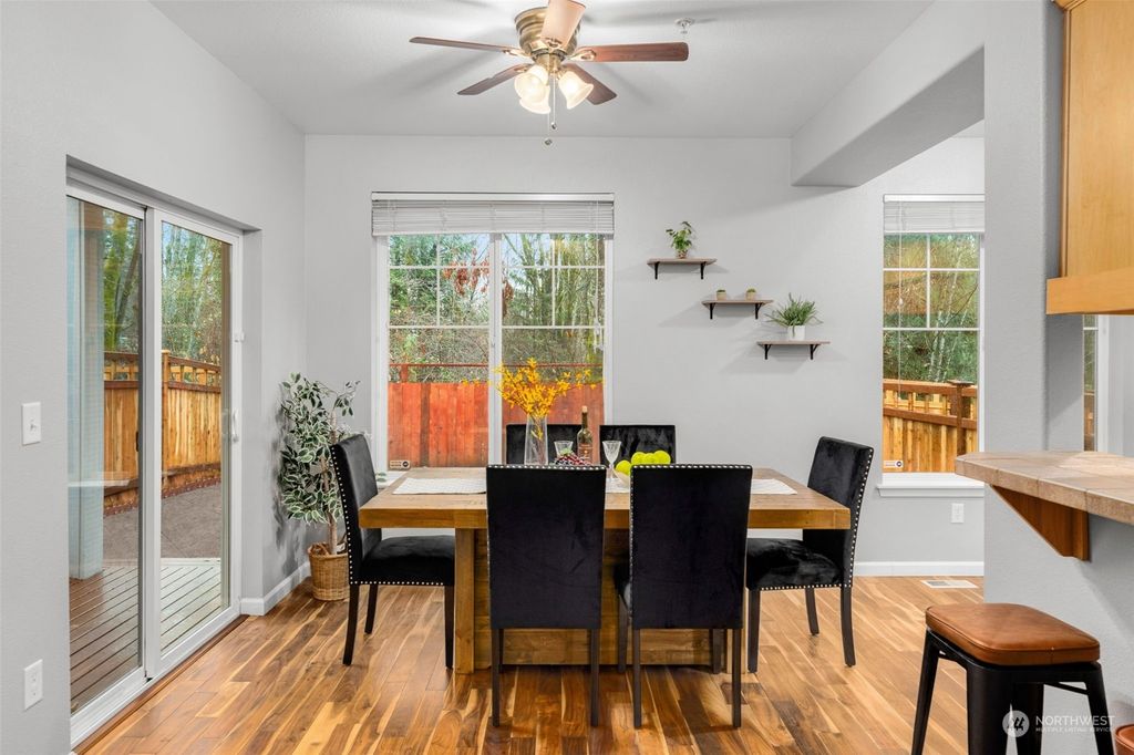 listing image 9368502481353996626