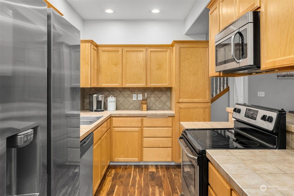 listing image 9362817148190358755