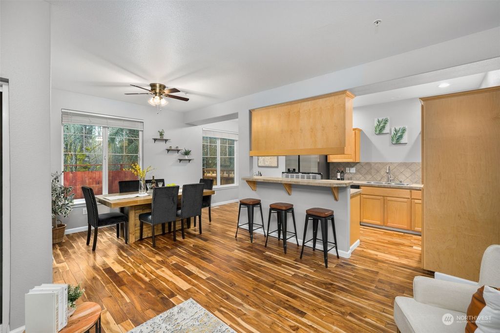 listing image 9365541502135353986