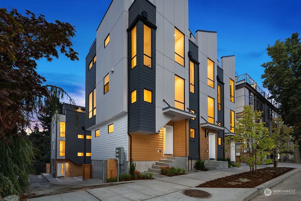 Photo of 9212 C Roosevelt Way NE, Seattle, WA 98115 (MLS # 2203025)