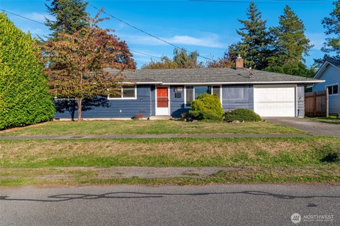 Photo of 324 NE Queets Street, Oak Harbor, WA 98277 (MLS # 2590845)