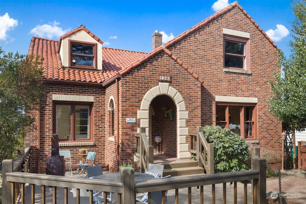 Photo of 1823 Morris Avenue S, Renton, WA 98055 (MLS # 2039376)