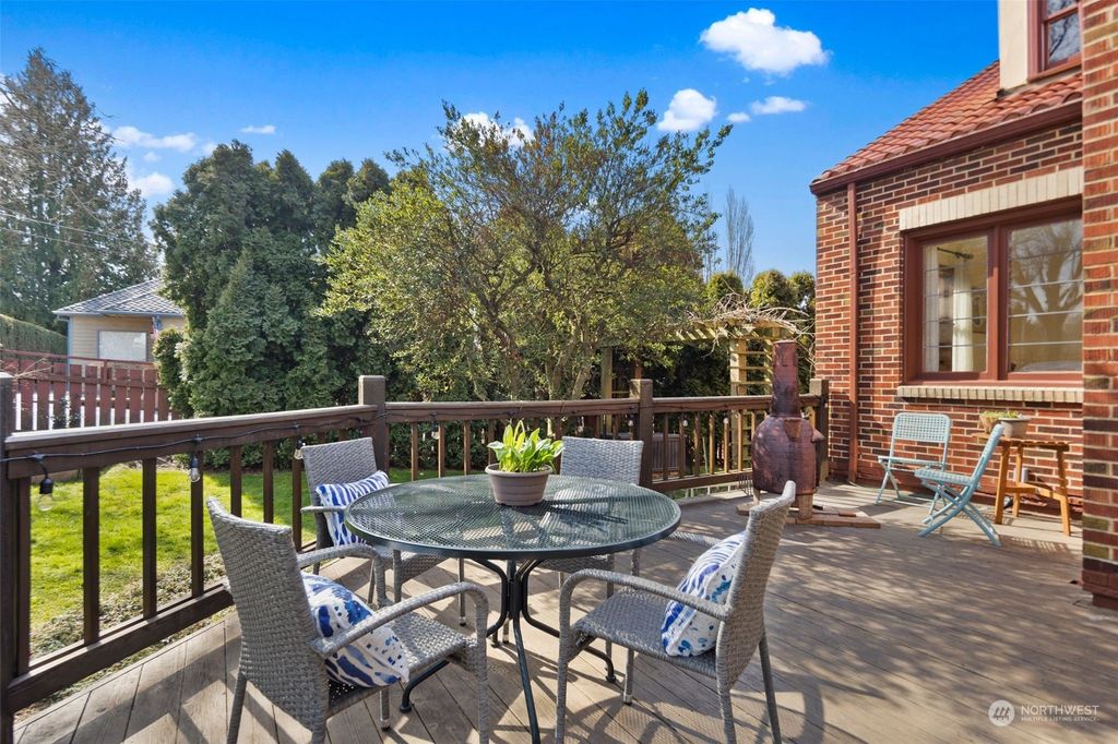 Photo of 1823 Morris Avenue S, Renton, WA 98055 (MLS # 2039376)