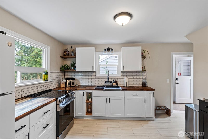 224 Bremerton Boulevard W