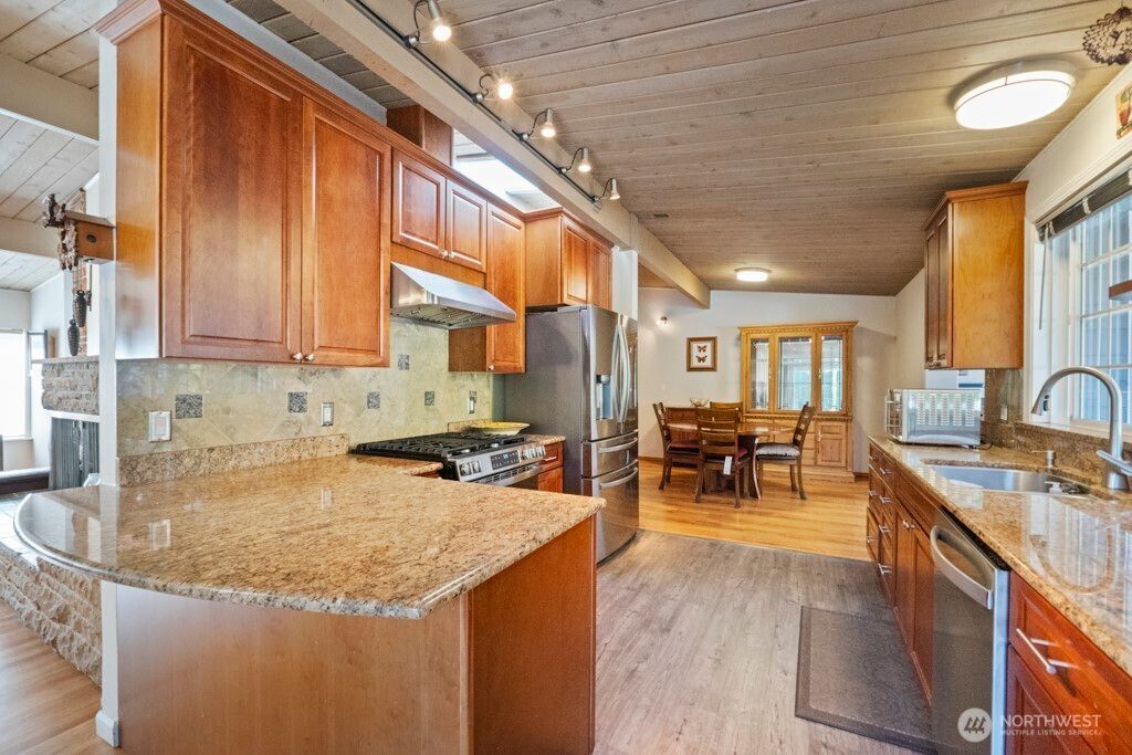 Photo of 4026 Island Crest Way Way, Mercer Island, WA 98040 (MLS # 2414291)
