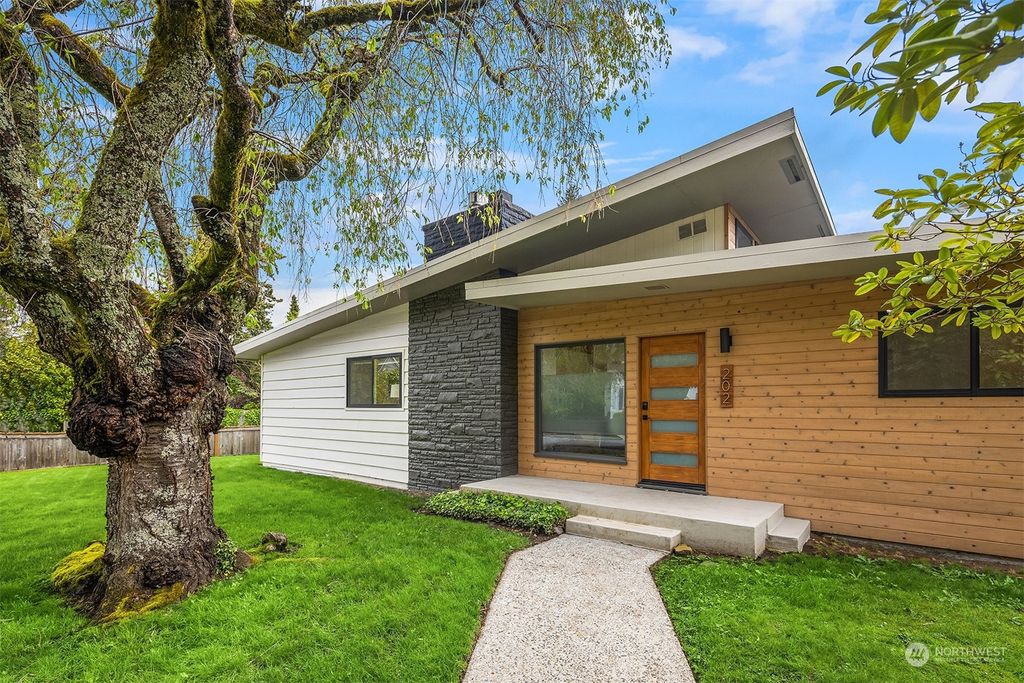 Photo of 202 Sydney Avenue N, North Bend, WA 98045 (MLS # 2235394)