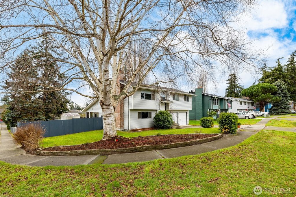 Photo of 953 NW Illahee Drive, Oak Harbor, WA 98277 (MLS # 2476865)