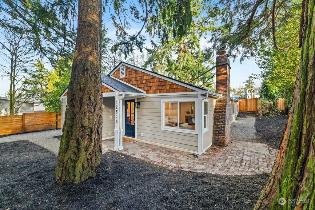 Photo of 12520 14th Avenue NE, Seattle, WA 98125 (MLS # 2322634)