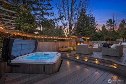 Photo of 928 271st Avenue SE, Sammamish, WA 98075 (MLS # 2507067)