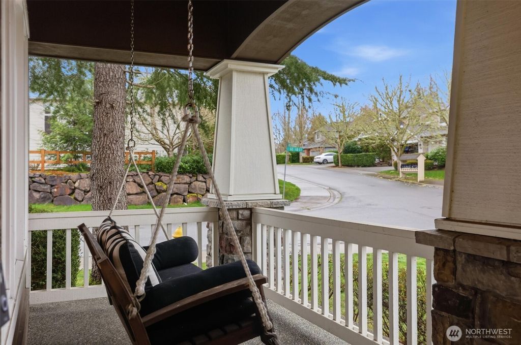 Photo of 928 271st Avenue SE, Sammamish, WA 98075 (MLS # 2507067)