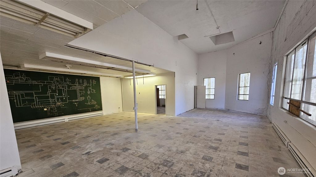 Photo of 975 Hemlock Street Ct, Longview, WA 98632 (MLS # 2500312)