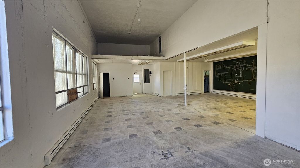 Photo of 975 Hemlock Street Ct, Longview, WA 98632 (MLS # 2500312)