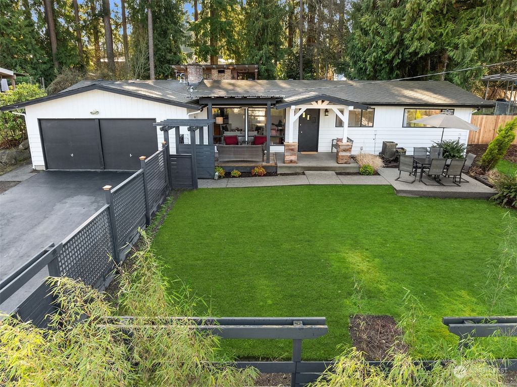 Photo of 6327 NE Arrowhead Drive, Kenmore, WA 98028 (MLS # 2203405)