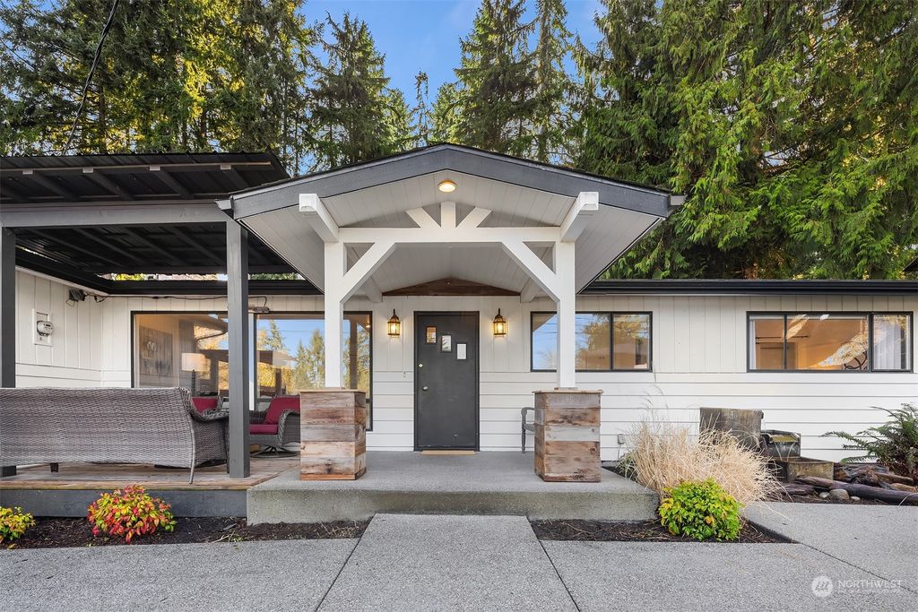 Photo of 6327 NE Arrowhead Drive, Kenmore, WA 98028 (MLS # 2203405)