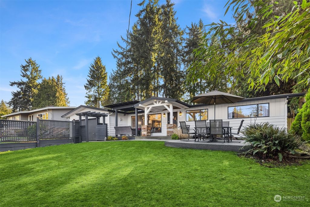 Photo of 6327 NE Arrowhead Drive, Kenmore, WA 98028 (MLS # 2203405)
