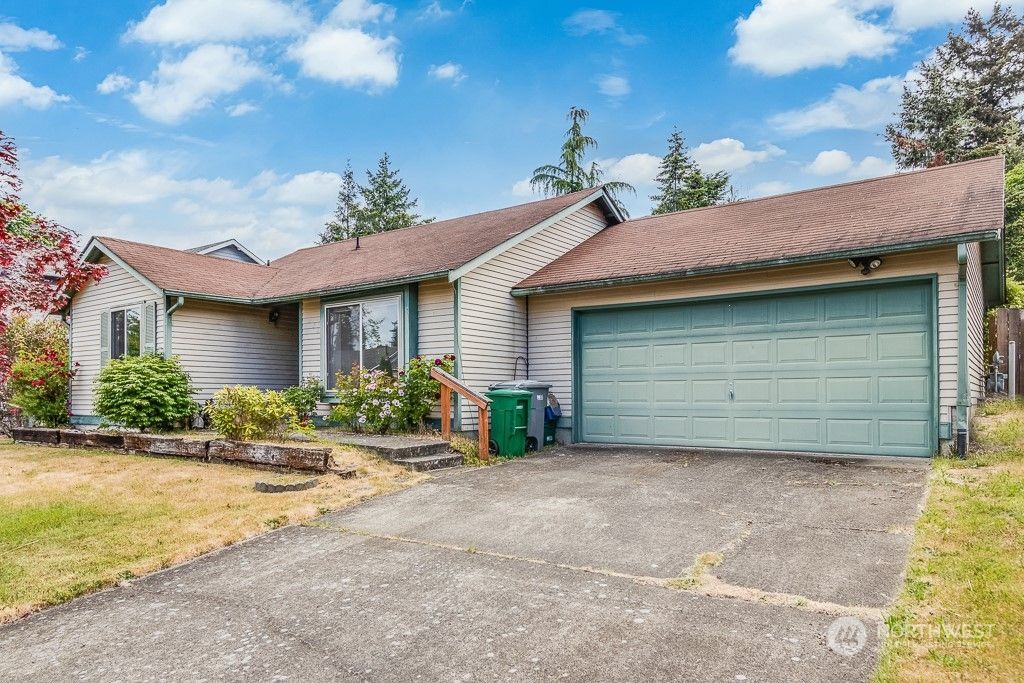 Photo of 2302 Blaine Avenue NE, Renton, WA 98056 (MLS # 2076455)