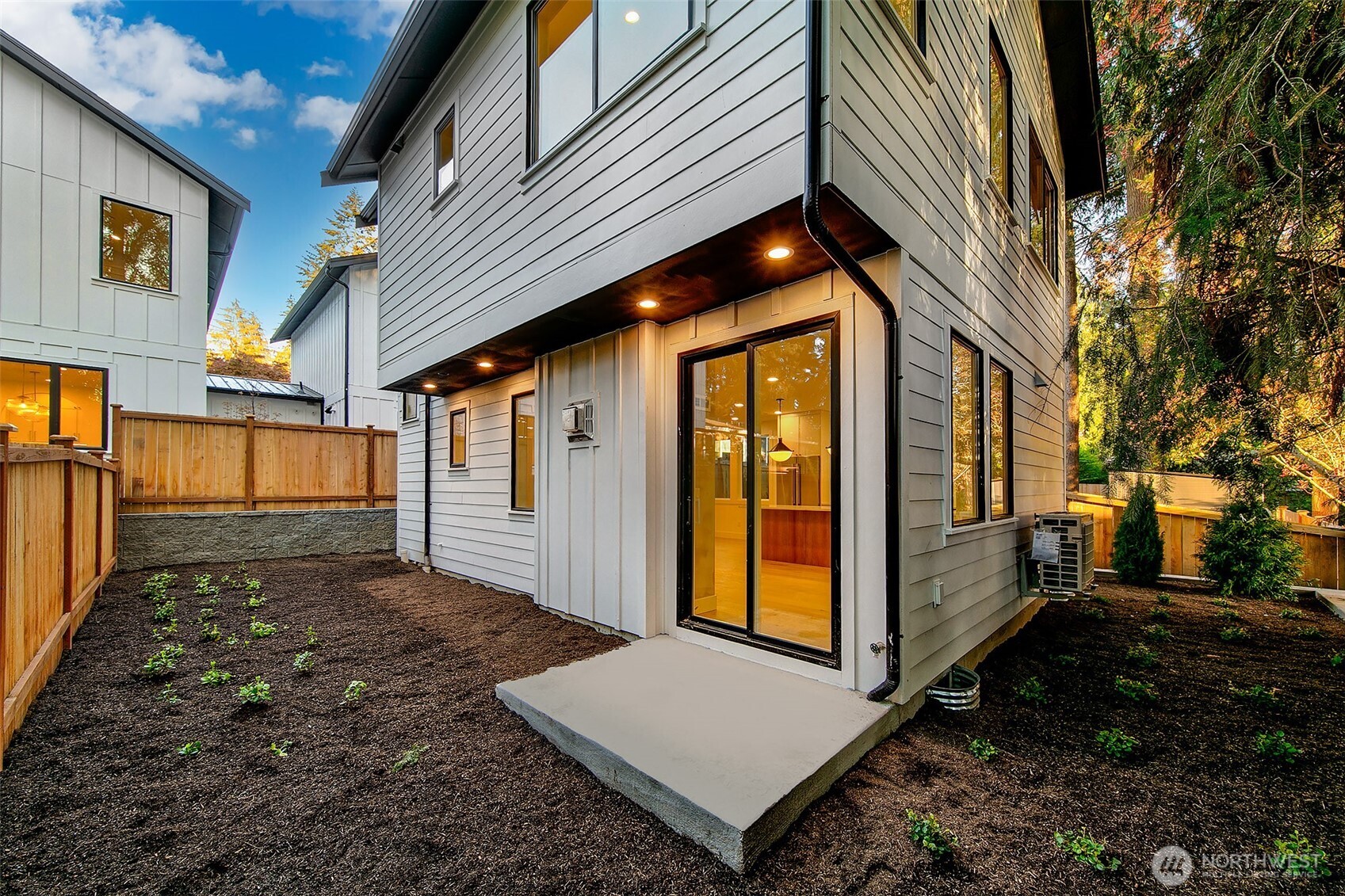 Kirkland, Washington 98033, United States, 2 Bedrooms Bedrooms, ,2 BathroomsBathrooms,Residential,Active,119954