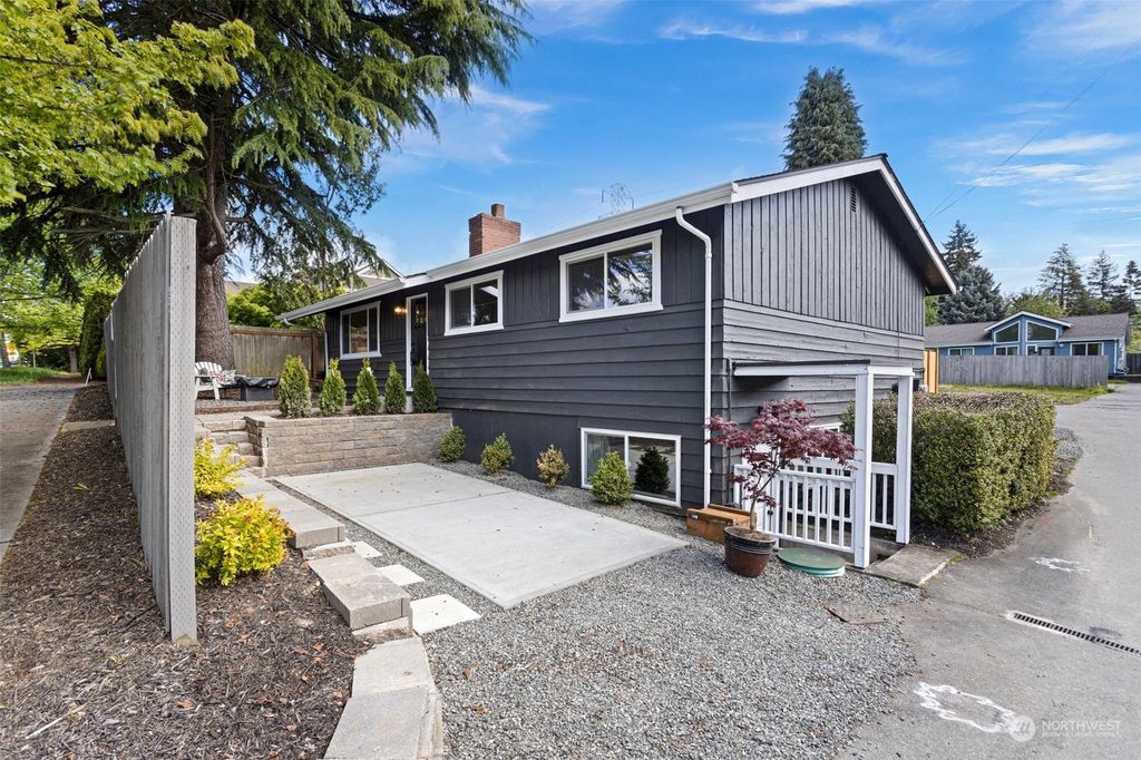 Photo of 10532 124th Avenue NE, Kirkland, WA 98033 (MLS # 2235905)