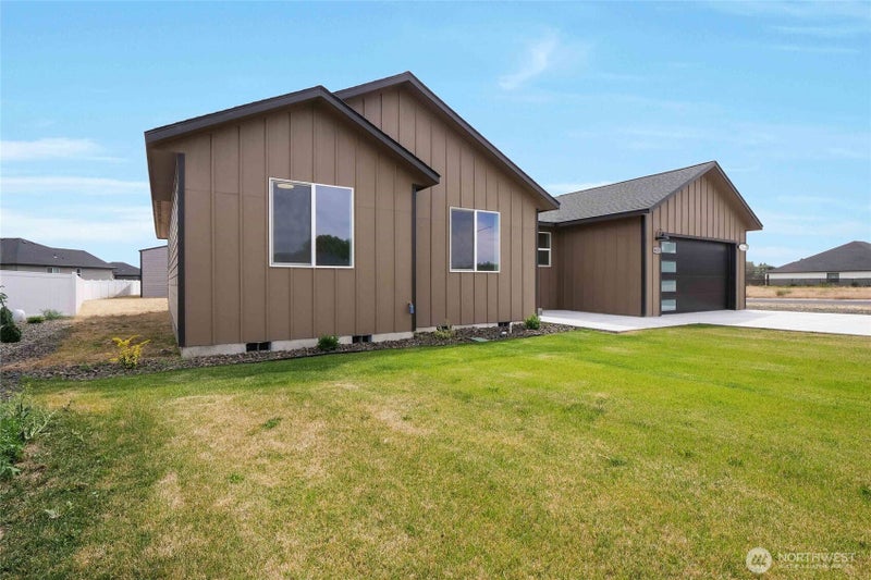 6425 Road 2.15 NE