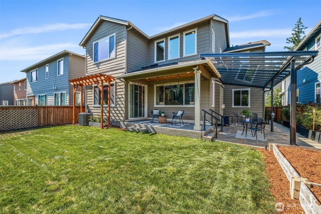 Photo of 264 Field Place SE, Renton, WA 98059 (MLS # 2431417)