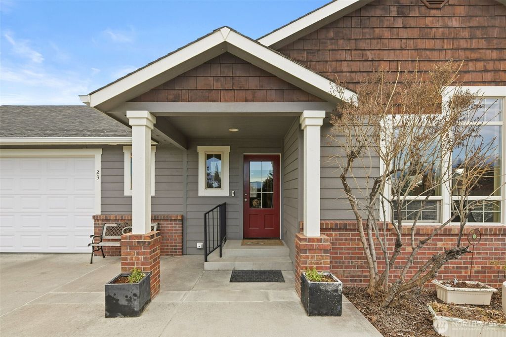 Photo of 23 Makenna Lane, East Wenatchee, WA 98802 (MLS # 2474595)