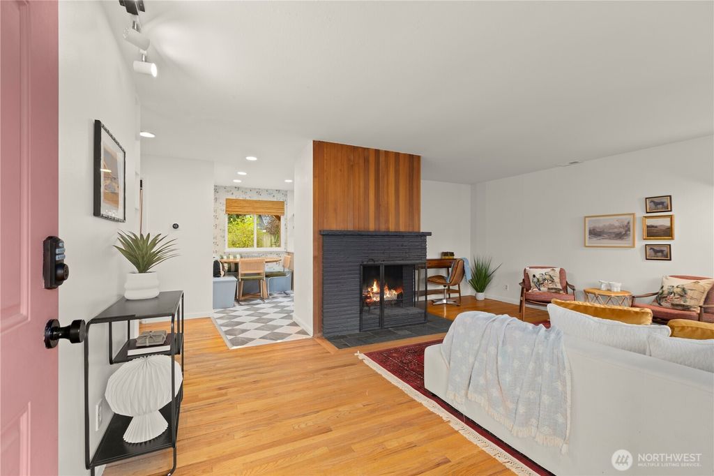 Photo of 1259 N 173rd Street, Shoreline, WA 98133 (MLS # 2508254)