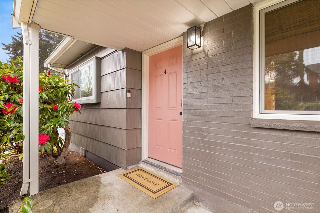 Photo of 1259 N 173rd Street, Shoreline, WA 98133 (MLS # 2508254)