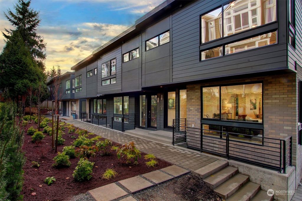 Photo of 501 B 2nd Avenue S, Kirkland, WA 98033 (MLS # 2281611)