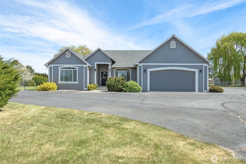 Photo of 3171 NE Snow Goose, Moses Lake, WA 98837 (MLS # 2510772)