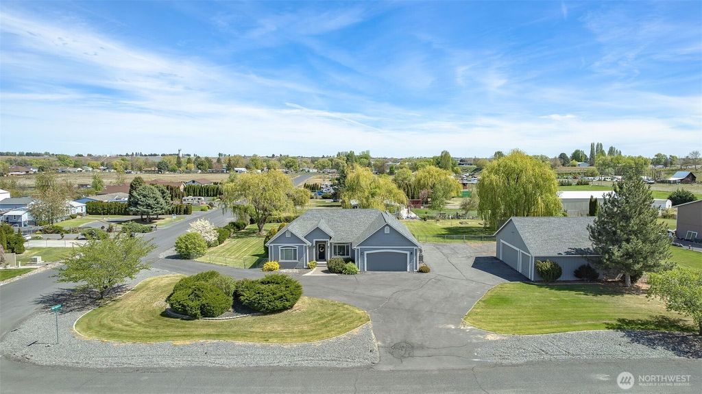 Photo of 3171 NE Snow Goose, Moses Lake, WA 98837 (MLS # 2510772)