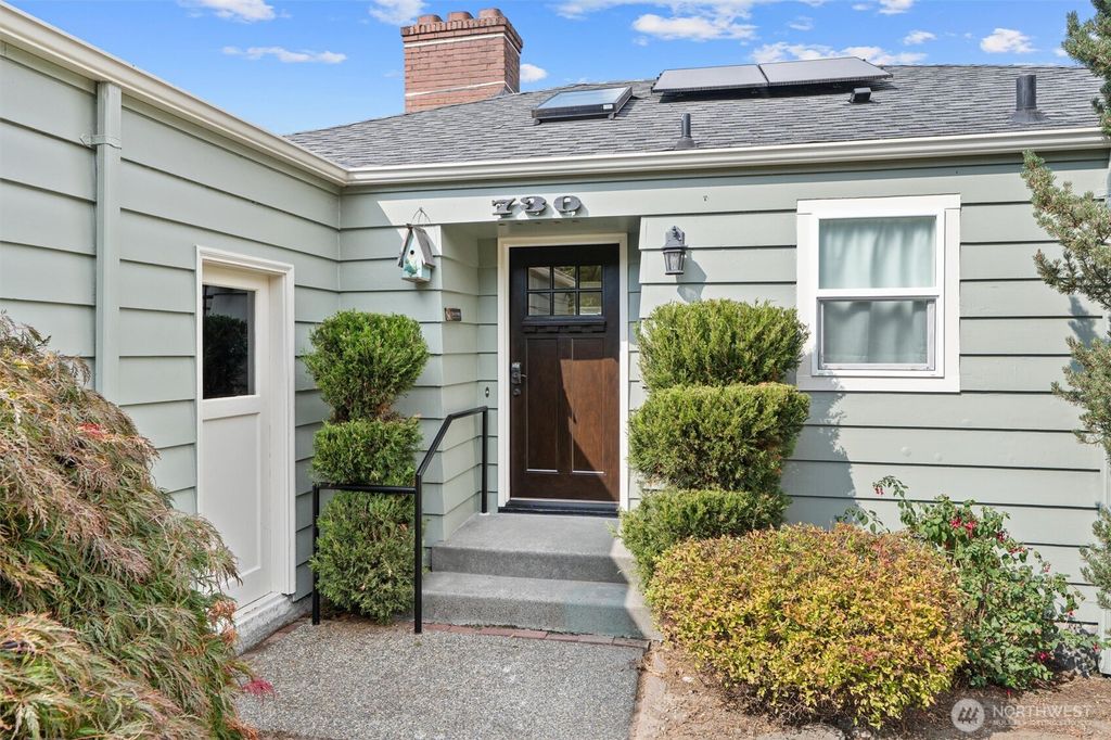 Photo of 730 W Etruria Street, Seattle, WA 98119 (MLS # 2431418)