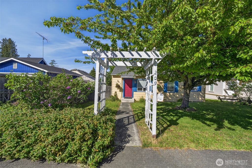 Photo of 209 E Eleventh Street, Port Angeles, WA 98362 (MLS # 2521594)