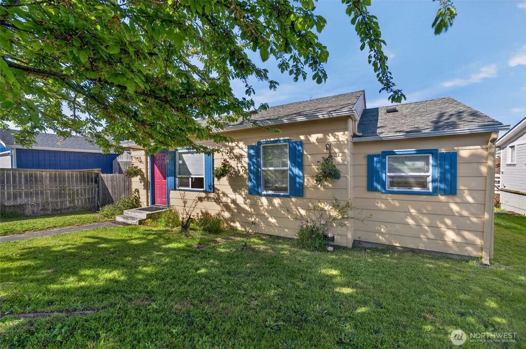 Photo of 209 E Eleventh Street, Port Angeles, WA 98362 (MLS # 2521594)