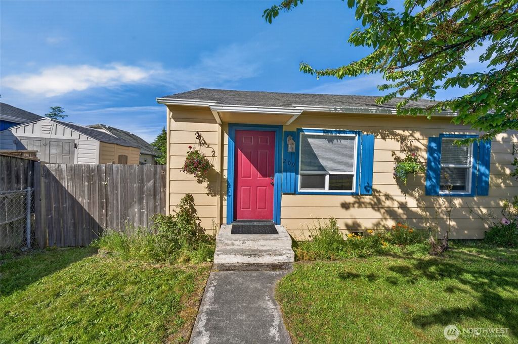 Photo of 209 E Eleventh Street, Port Angeles, WA 98362 (MLS # 2521594)