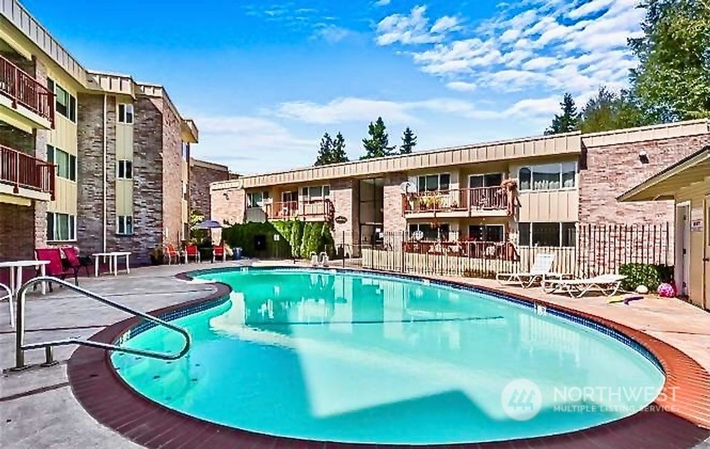 Photo of 330 Elm St #301, Everett, WA 98203 (MLS # 2267019)
