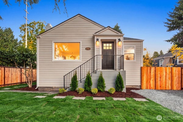 9752 EVANSTON AVE N, SEATTLE, WA 98103 - Image 33a3ec9be057f5a12e4d5b332e946551/2950830060