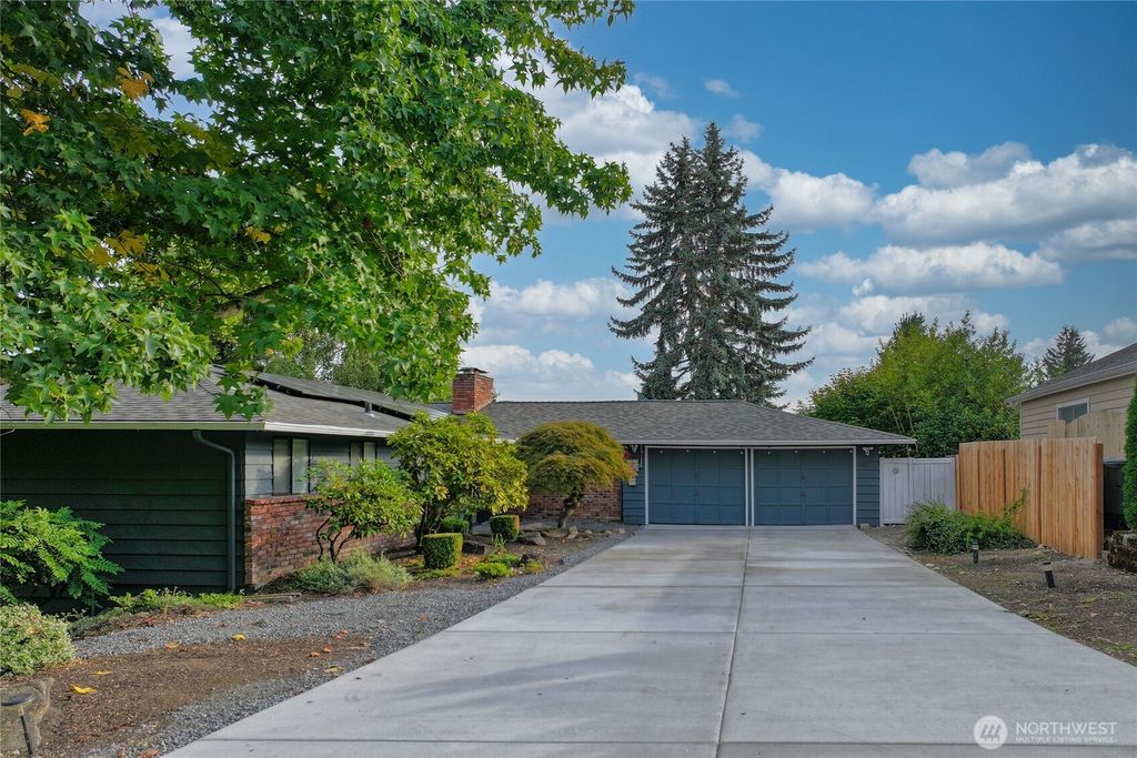 Photo of 17127 NE 8th Place, Bellevue, WA 98008 (MLS # 2436429)