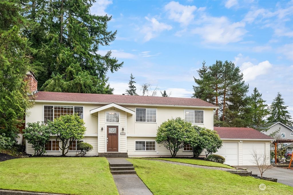 Photo of 12411 NE 4th Place, Bellevue, WA 98005 (MLS # 2043428)