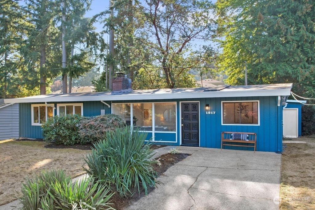 Photo of 1817 N 204th Place, Shoreline, WA 98133 (MLS # 2003885)