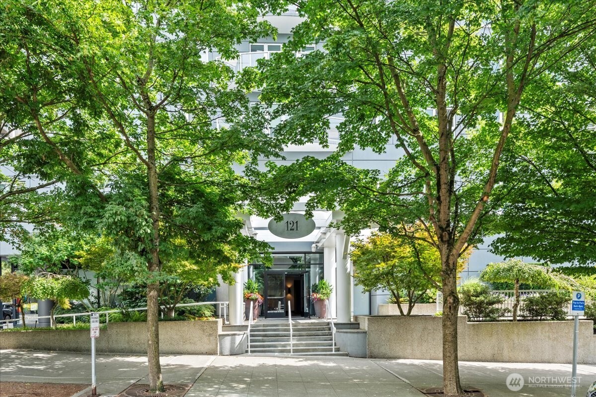 121 Vine Street 1404