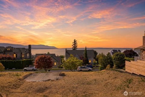 Photo of 1027 15th Street, Bellingham, WA 98225 (MLS # 2522194)