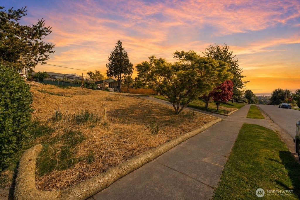 Photo of 1027 15th Street, Bellingham, WA 98225 (MLS # 2522194)