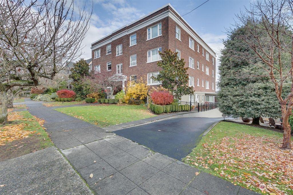 Photo of 1902 Bigelow Avenue N #201, Seattle, WA 98109 (MLS # 2019551)