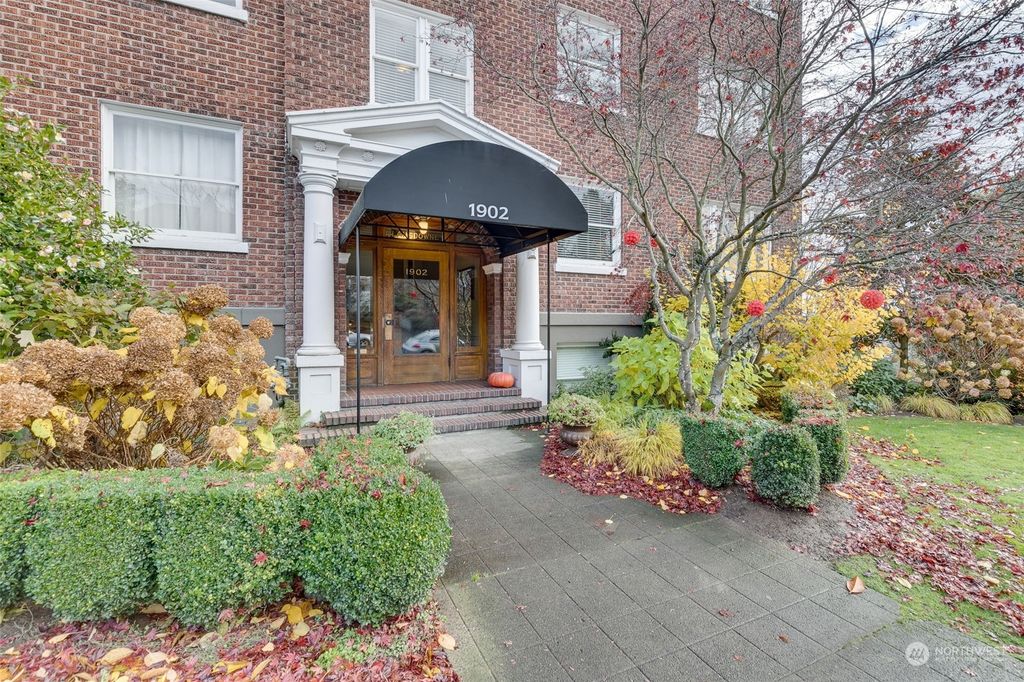 Photo of 1902 Bigelow Avenue N #201, Seattle, WA 98109 (MLS # 2019551)