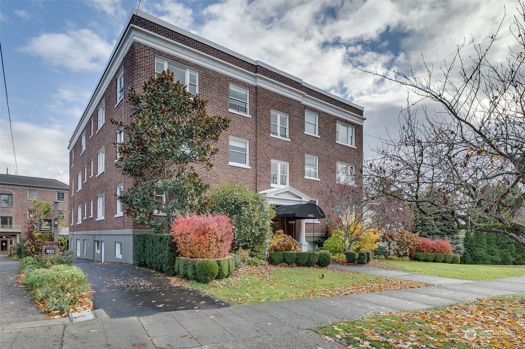 Photo of 1902 Bigelow Avenue N #201, Seattle, WA 98109 (MLS # 2019551)