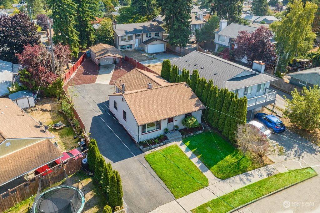 Photo of 9210 32nd Avenue SW, Seattle, WA 98126 (MLS # 2165131)