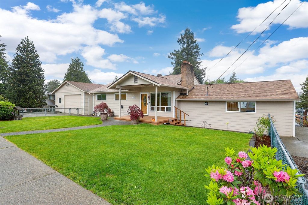 Photo of 2402 Union Avenue NE, Renton, WA 98059 (MLS # 2526766)