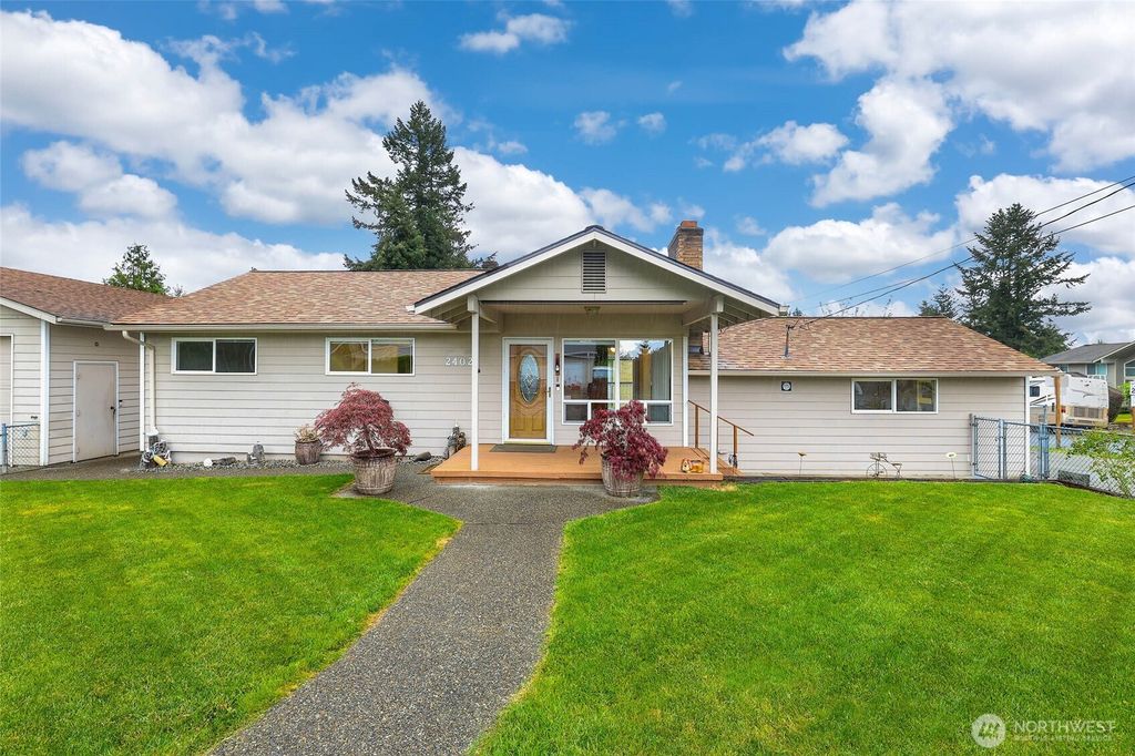 Photo of 2402 Union Avenue NE, Renton, WA 98059 (MLS # 2526766)